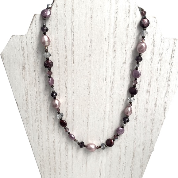 Shades of Lavender Beaded Necklace w/Silvertoned Clasp ~ Extends from 15” to 19” - Picture 3 of 9